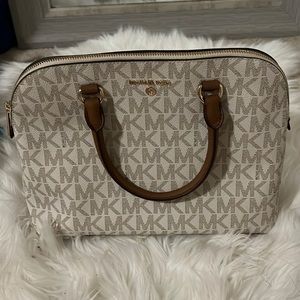 New Michael Kors bag. No scratches or stains